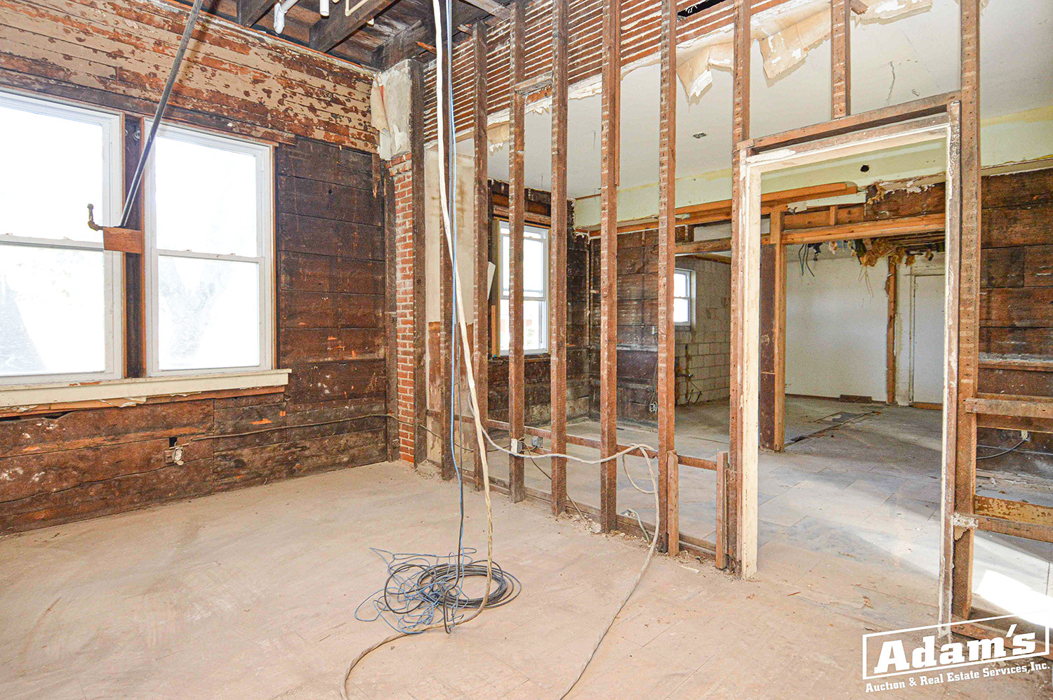 312 E Church St-13