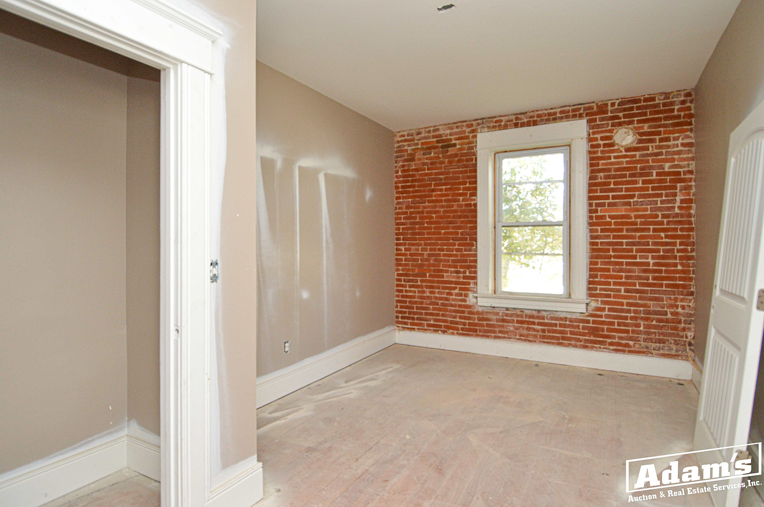 312 E Church St-18
